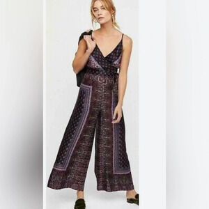 Free people satin paisley sleeveless V-neck jumpsuit wide leg adjustable size 6